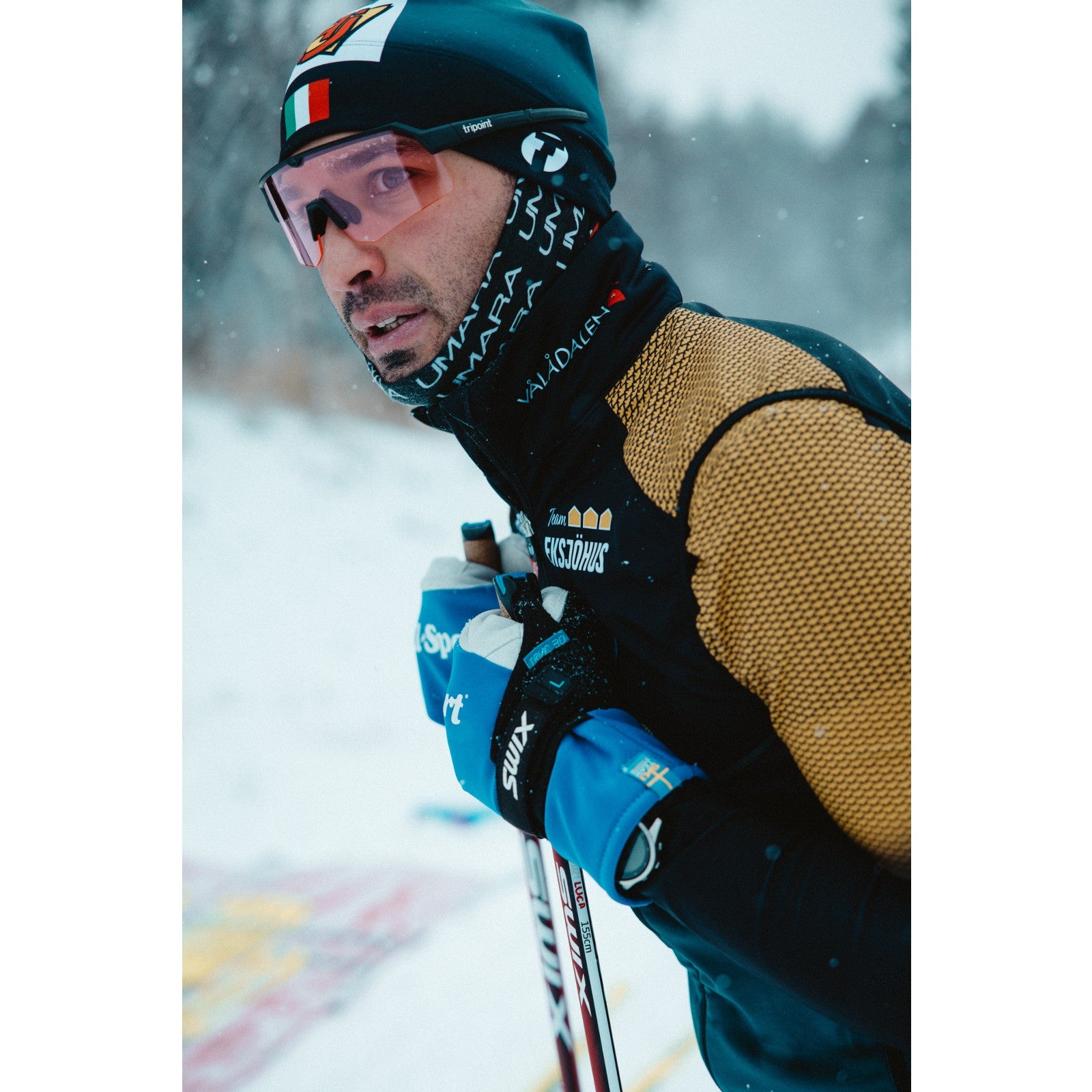 Skiier wearing tripoint 001 treriksroset sunglasses with pink lens