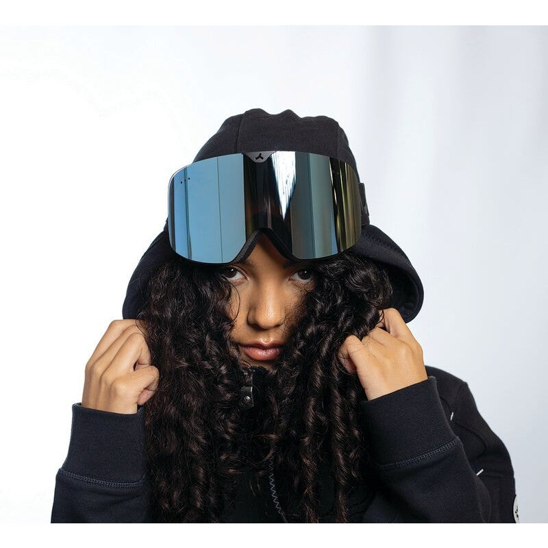 Model wearing tripoint 101 Shicheng Dashan ski goggles with black frame, blue multi lens